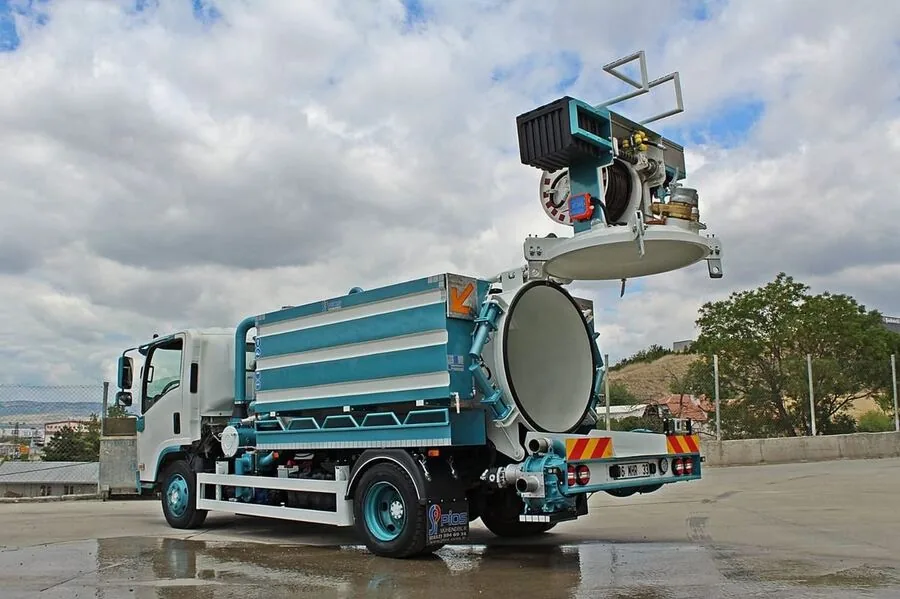 Kadıköy Vidanjör ekibi ve araç filosundan bir görünüm
